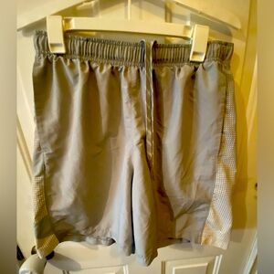 Mens under armour shorts large